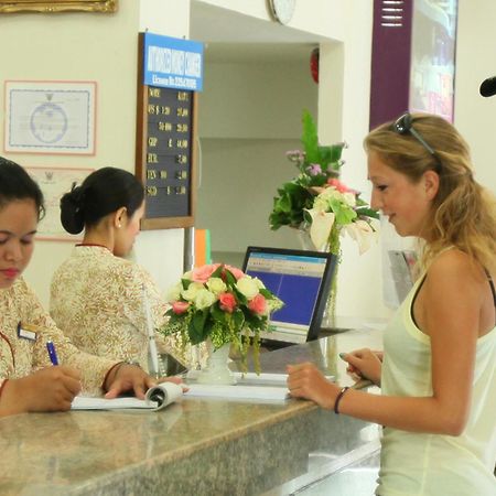 Thumrin Hotel Trang Exterior photo